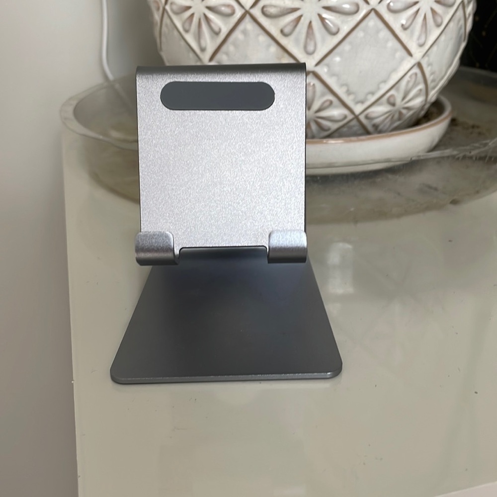 Nwot phone stand